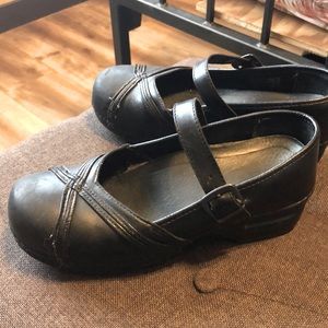 Black Mary Jane Danskos